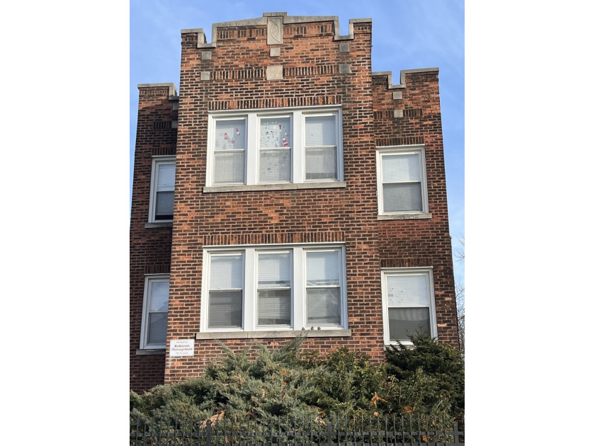 Nice size 4-flat brick building. Units are maintained and - Beach Home for sale in Chicago, Illinois on Beachhouse.com