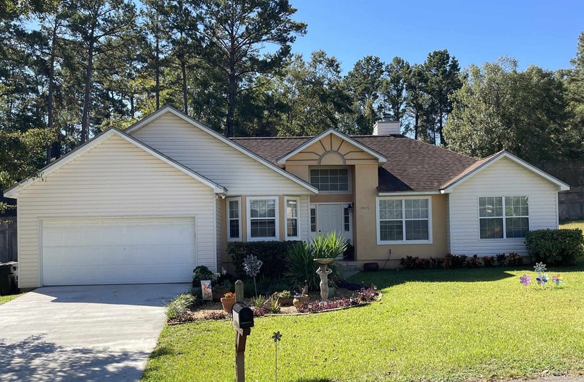 Lovely Home In Highly Desirable Buck Lake Area!! This 3BR/2BA - Beach Home for sale in Tallahassee, Florida on Beachhouse.com