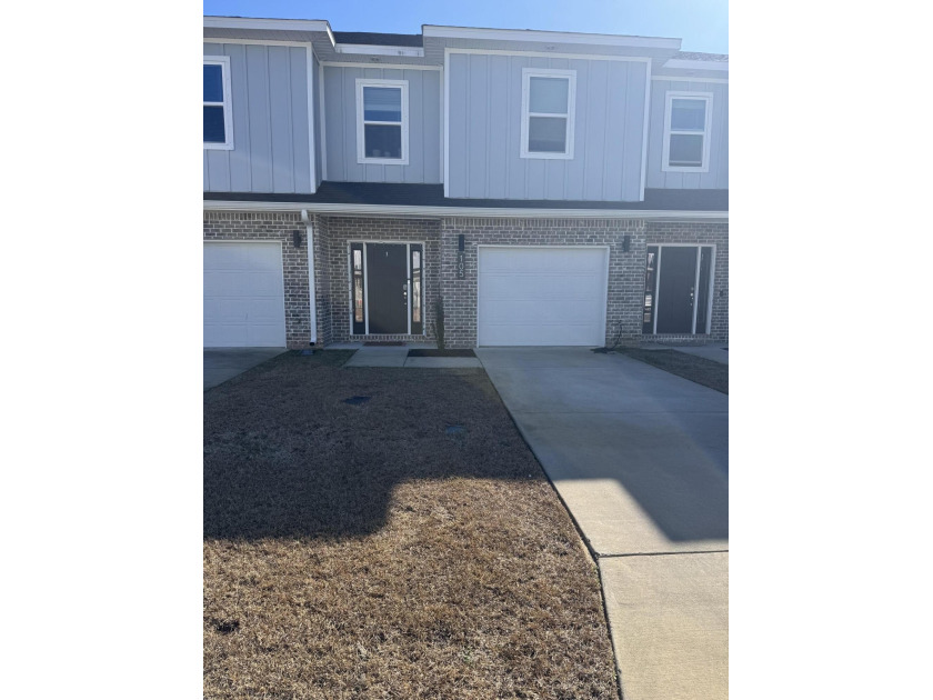 Welcome to this stunning, like-new townhome in the heart of Fort - Beach Townhome/Townhouse for sale in Fort Walton Beach, Florida on Beachhouse.com