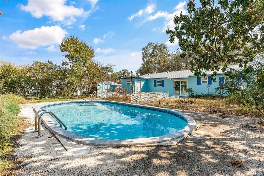 Prime Vero Beach location. This beautifully updated CBS home - Beach Home for sale in Vero Beach, Florida on Beachhouse.com