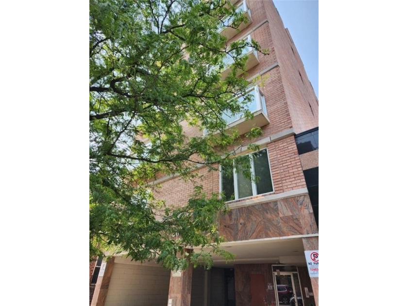 Prime location! Absolutely gorgeous large 830 sq. ft. 1-bedroom - Beach Condo for sale in Brooklyn, New York on Beachhouse.com