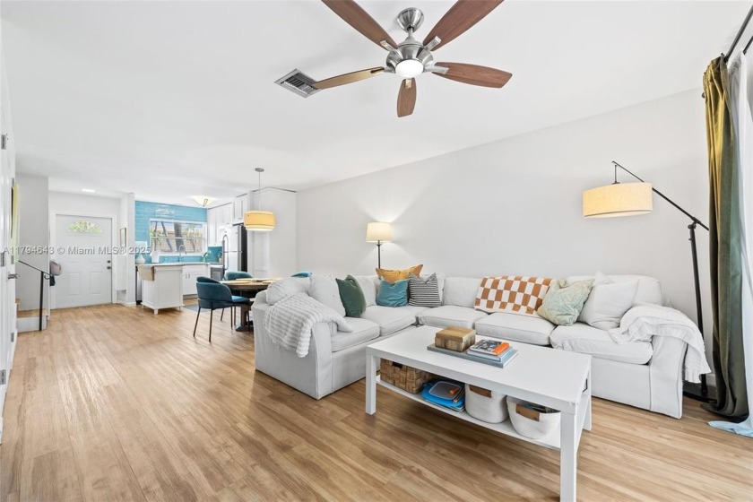 Completely remodeled 2 bed/1.5 bath townhouse close to the beach - Beach Townhome/Townhouse for sale in Dania, Florida on Beachhouse.com