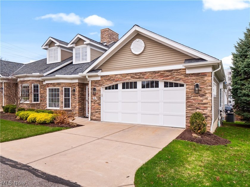 Welcome to this beautiful ranch style cluster in The Hamlets of - Beach Home for sale in Rocky River, Ohio on Beachhouse.com