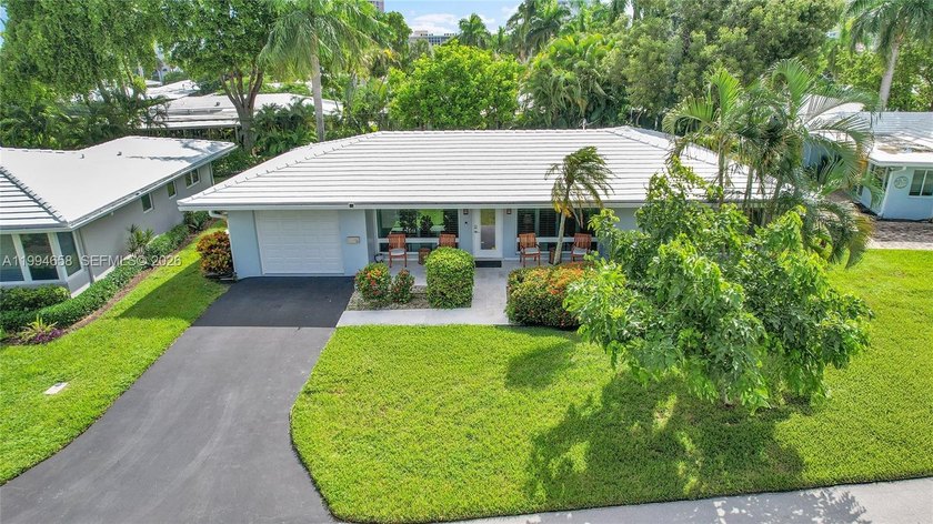 Owners moved~ Priced to sell! Just what you have been looking - Beach Home for sale in Lauderdale By The Sea, Florida on Beachhouse.com