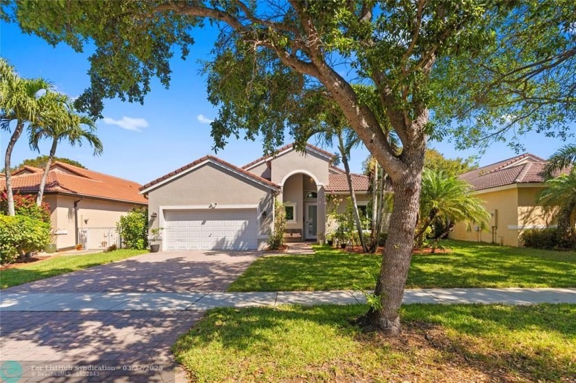 Impeccable and bright one story house with upgraded kitchen - Beach Home for sale in Miramar, Florida on Beachhouse.com