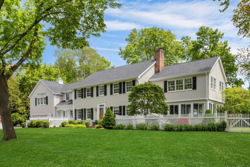 Tucked away on the highly desirable cul-de-sac (with all buried - Beach Home for sale in Darien, Connecticut on Beachhouse.com