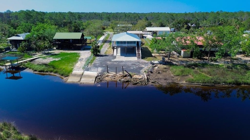 Welcome to this exquisite elevated 3-bedroom, 2-bathroom TURNKEY - Beach Home for sale in Steinhatchee, Florida on Beachhouse.com