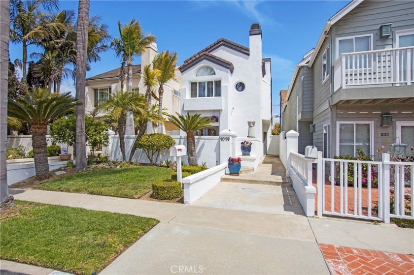 Can you smell the ocean breeze? This 3-bedroom, 3.5-bathroom - Beach Home for sale in Huntington Beach, California on Beachhouse.com