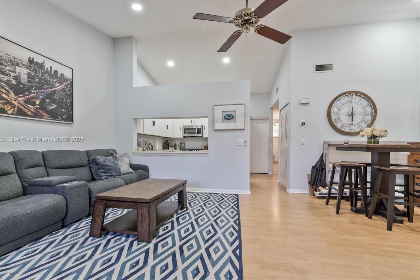 BEAUTIFUL LAKEFRONT 3/2, with vaulted ceilings, spacious open - Beach Condo for sale in Deerfield Beach, Florida on Beachhouse.com