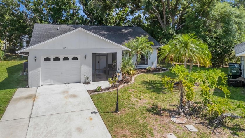 Welcome to Deer Hollow! This charming 3-bedroom, 2-bath home - Beach Home for sale in Sarasota, Florida on Beachhouse.com