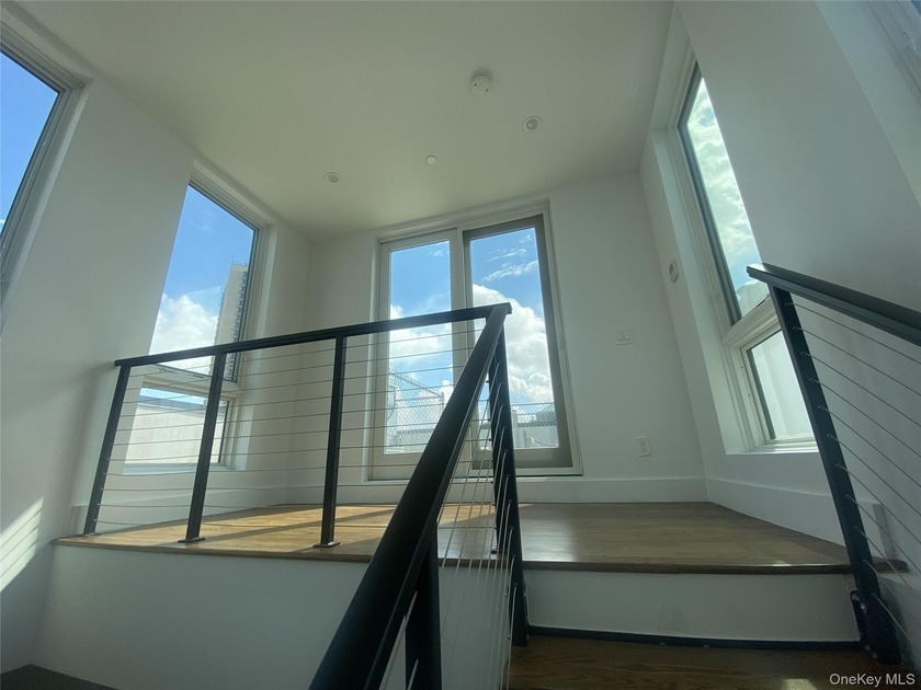 (*BUYER's BONUS CREDIT off List Price at Closing $100,000 if in - Beach Condo for sale in Forest Hills, New York on Beachhouse.com