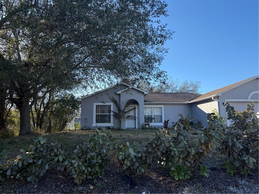 Priced to sell! This 3-bedroom, 2-bathroom home features a 2-car - Beach Home for sale in Vero Beach, Florida on Beachhouse.com