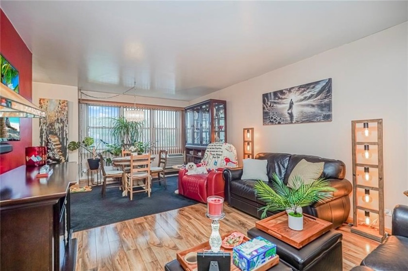 This well-maintained 1,000 sqft apartment is an excellent - Beach Other for sale in Brooklyn, New York on Beachhouse.com