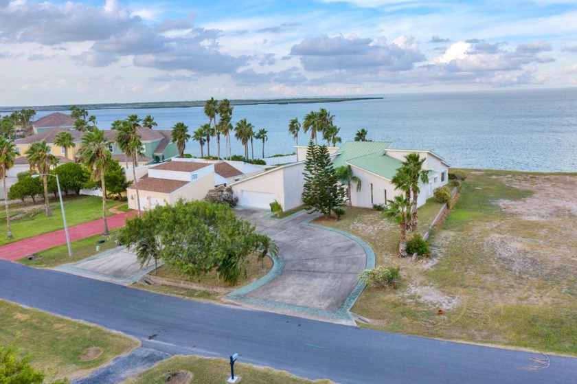 EXTREMELY well-built bayfront home. Brand new roof & interior - Beach Home for sale in Laguna Vista, Texas on Beachhouse.com