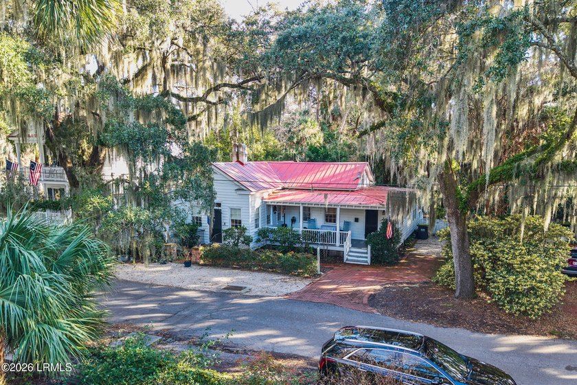 Cozy single-story bungalow in the heart of downtown Beaufort's - Beach Home for sale in Beaufort, South Carolina on Beachhouse.com
