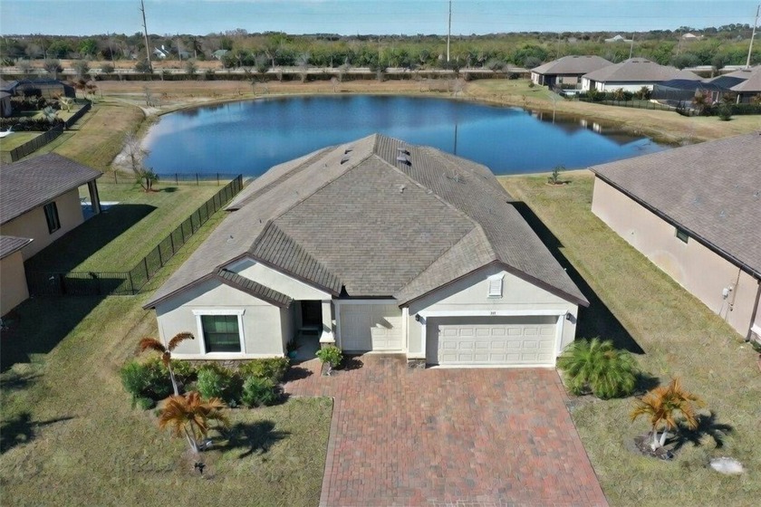 Sprawling MULTI-GENERATIONAL 4 Bedroom + Den/3.5 Bath/3 Car - Beach Home for sale in Vero Beach, Florida on Beachhouse.com