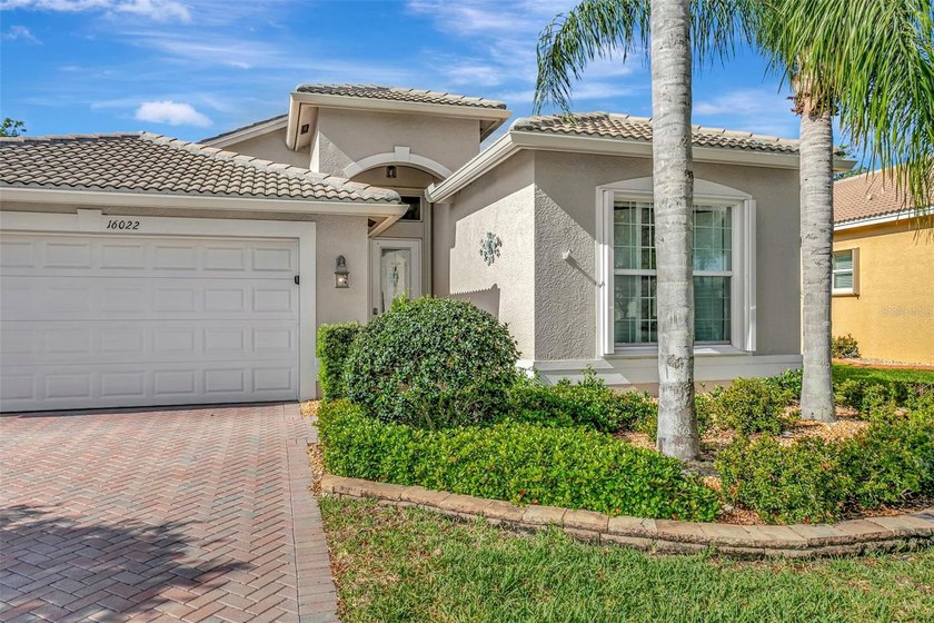 MOTIVATED SELLER!!!  VALENCIA LAKES ....  PREMIER GATED 55+ - Beach Home for sale in Wimauma, Florida on Beachhouse.com