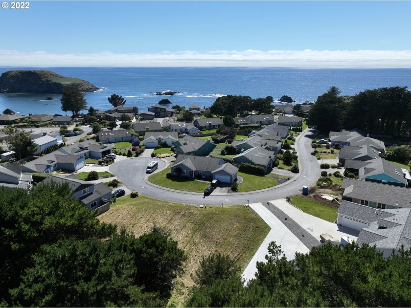 This stunning buildable seaside lot is rare and presents an - Beach Lot for sale in Brookings, Oregon on Beachhouse.com