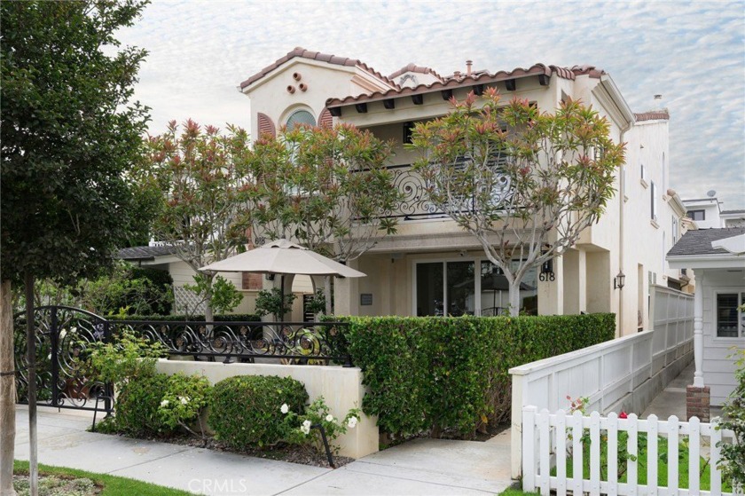 Set in the heart of Corona del Mar, this stunning 3 bedroom, 3 - Beach Condo for sale in Corona Del Mar, California on Beachhouse.com