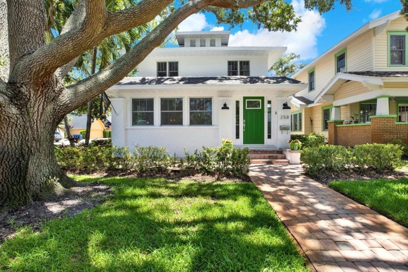 One or more photo(s) has been virtually staged. Discover the - Beach Home for sale in St. Petersburg, Florida on Beachhouse.com