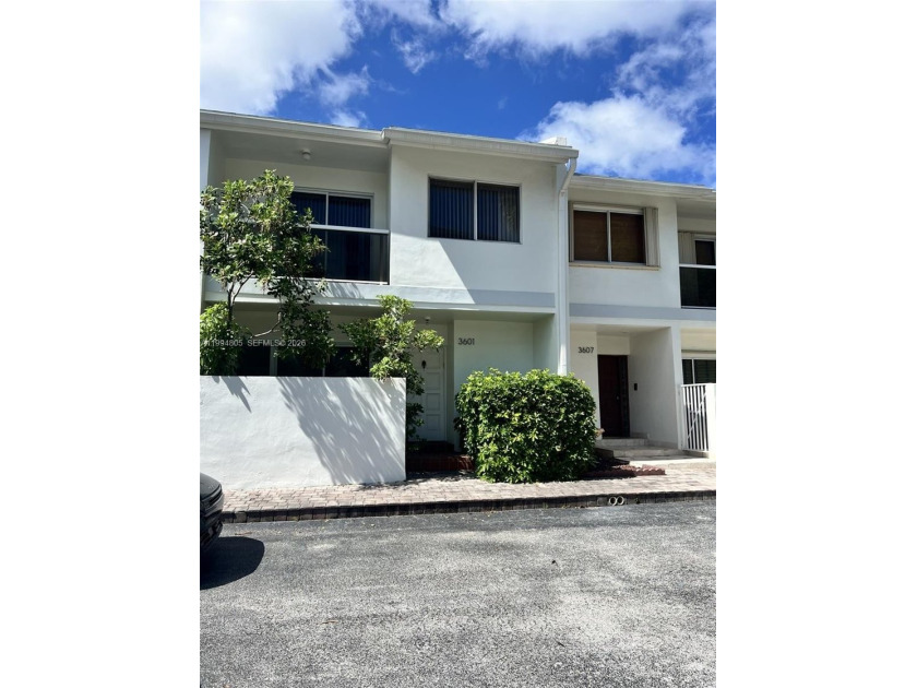 RARE FIND! WATERFRONT TOWNHOUSE IN PRESTIGIOUS EASTERN SHORES - Beach Townhome/Townhouse for sale in North Miami Beach, Florida on Beachhouse.com