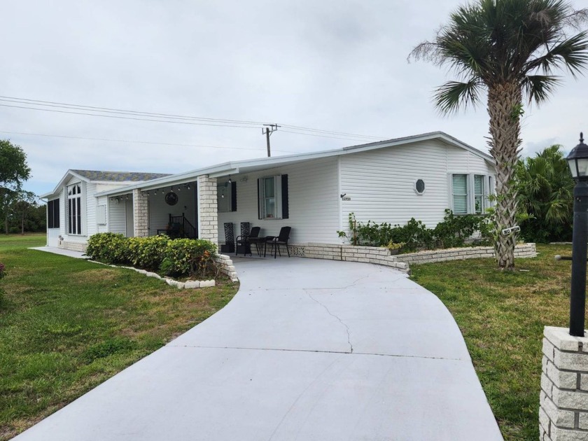Welcome to this lovely 3BR/2BA located in the 55+ active adult - Beach Home for sale in Fort Pierce, Florida on Beachhouse.com