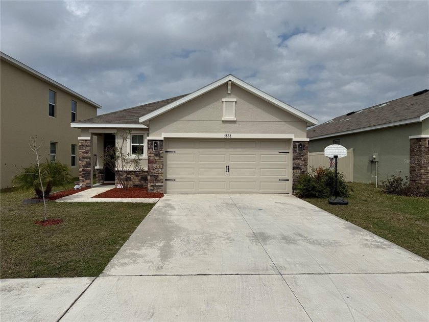 Welcome to this appealing 3-bedroom, 2-bath single-family home - Beach Home for sale in Sarasota, Florida on Beachhouse.com
