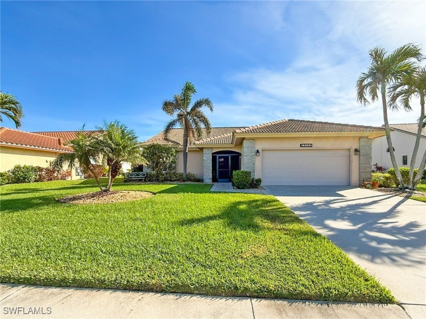 Spectacular views and quiet cul de sac location are just the - Beach Home for sale in Fort Myers, Florida on Beachhouse.com