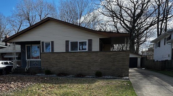 Nicely maintained 3-bedroom, 1.5-bath split-level home offering - Beach Home for sale in Cleveland, Ohio on Beachhouse.com