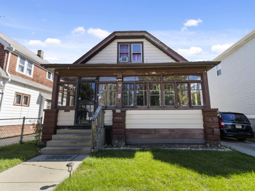 Single family bungalow located in the Williamsburg neighborhood - Beach Home for sale in Milwaukee, Wisconsin on Beachhouse.com