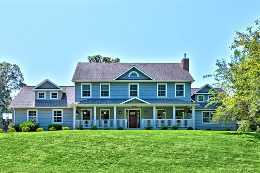 Stately 5 bedroom Colonial with legal accessory apartment - Beach Home for sale in Wading River, New York on Beachhouse.com