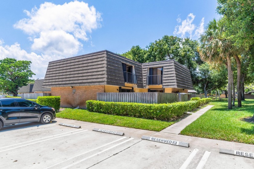 FULLY RENNOVATED, come and see this beautifully renovated 2 - Beach Townhome/Townhouse for sale in West Palm Beach, Florida on Beachhouse.com