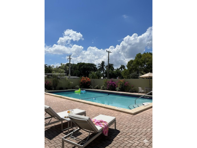 Prime location in Hollywood. Discover this wonderful 1 Bedroom 1 - Beach Condo for sale in Hollywood, Florida on Beachhouse.com