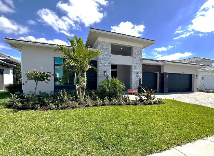 IMMEDIATE OCCUPANCY! MOVE RIGHT IN AND START ENJOYING THIS RARE - Beach Home for sale in Palm Beach Gardens, Florida on Beachhouse.com