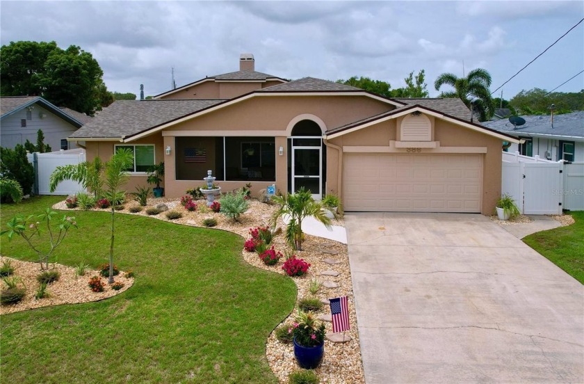 Luxury waterfront living in Palm Harbor | OPTIONAL HOA | - Beach Home for sale in Palm Harbor, Florida on Beachhouse.com