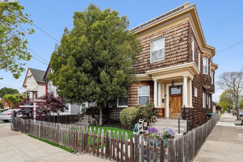 Charming duplex in Alameda! Both units are spacious - Beach Townhome/Townhouse for sale in Alameda, California on Beachhouse.com