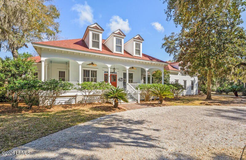 Gracious Southern living in one of Beaufort's most sought-after - Beach Home for sale in Beaufort, South Carolina on Beachhouse.com