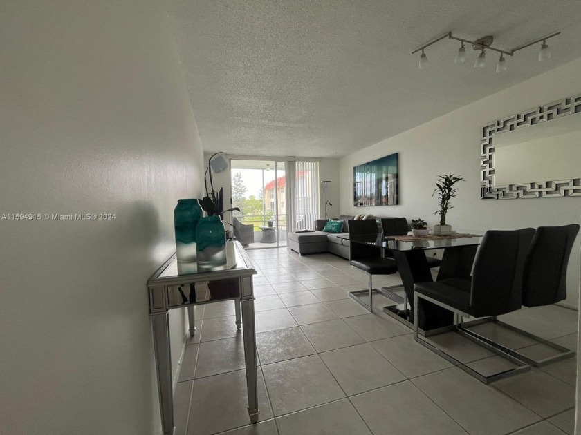 55+ community, 1 bedroom and 1 bathroom, remodeled kitchen, new - Beach Condo for sale in Sunrise, Florida on Beachhouse.com