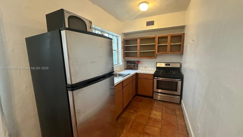 INVESTORS! REMODELED! Beautiful and chic community! Discover the - Beach Condo for sale in Miami Beach, Florida on Beachhouse.com