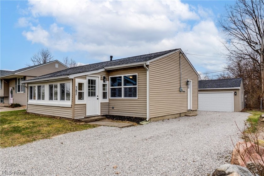 This beautifully remodeled 3-bedroom, 1-bathroom ranch is - Beach Home for sale in Vermilion, Ohio on Beachhouse.com