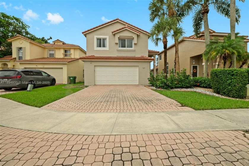 This beautiful 3 bedrooms, 2 1/2 bathrooms, 2-car garage - Beach Home for sale in Pembroke Pines, Florida on Beachhouse.com