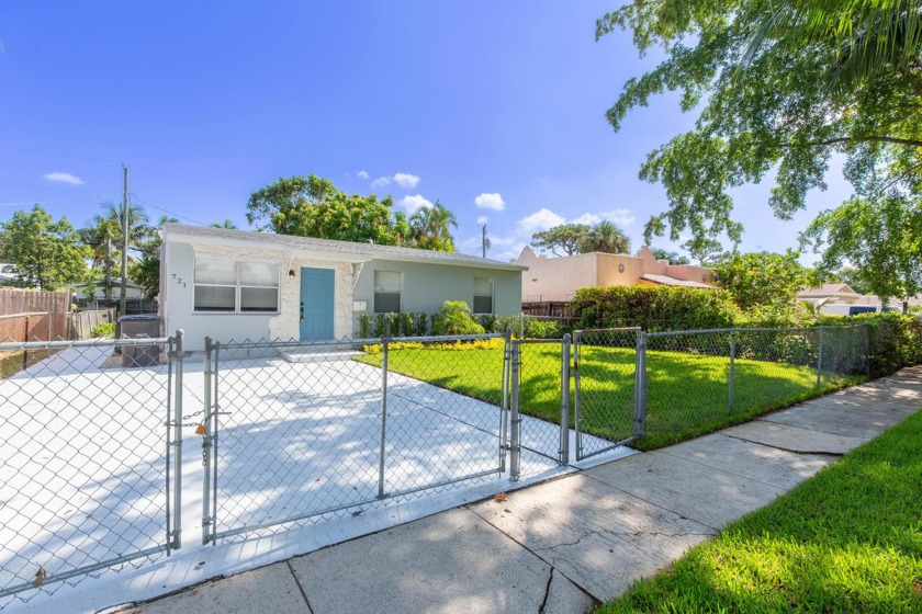 This impeccably renovated three-bedroom, one-bathroom house - Beach Home for sale in West Palm Beach, Florida on Beachhouse.com