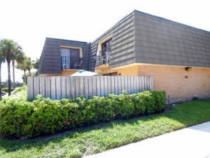 SELLER WILL CREDIT BUYERS $11,000 AT CLOSING FOR INTEREST RATE - Beach Townhome/Townhouse for sale in West Palm Beach, Florida on Beachhouse.com