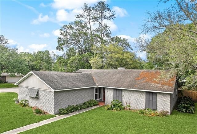 Move-in ready and full of special features, this 3-bed, 2-bath - Beach Home for sale in Slidell, Louisiana on Beachhouse.com