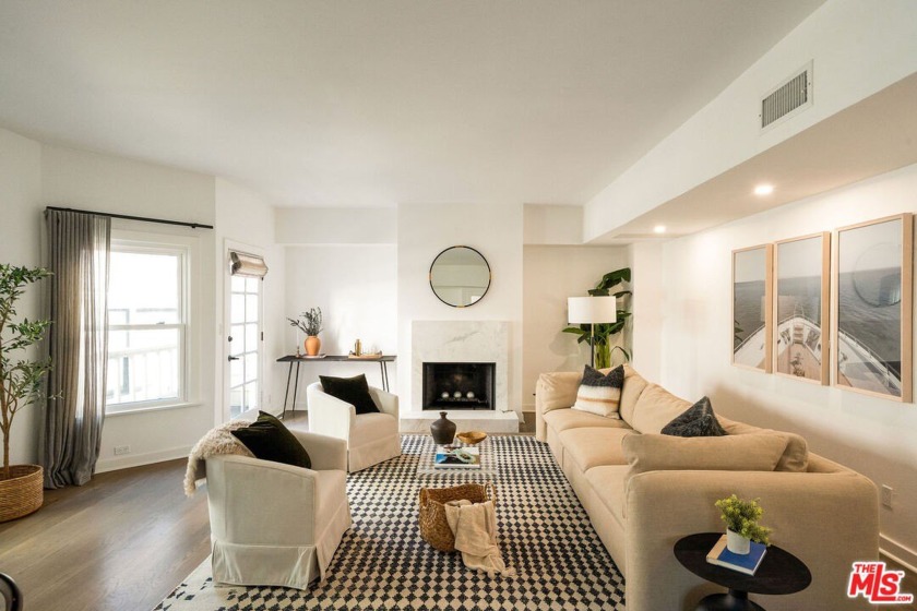 Coastal charm meets modern comfort in Ocean Park - this - Beach Condo for sale in Santa Monica, California on Beachhouse.com