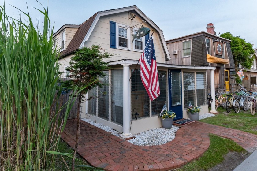 Welcome to The Big Fish, a classic Ocean Beach home. Fully - Beach Home for sale in Ocean Beach, New York on Beachhouse.com