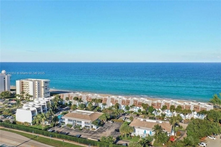 Ocean front building! Renovated 1 bed 1 bath unit. Just steps to - Beach Condo for sale in Jensen Beach, Florida on Beachhouse.com