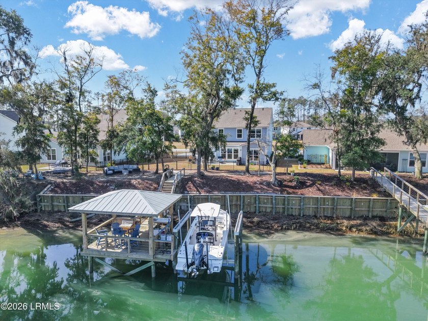 Better Than New on Battery Creek - Waterfront Living at Its - Beach Home for sale in Beaufort, South Carolina on Beachhouse.com