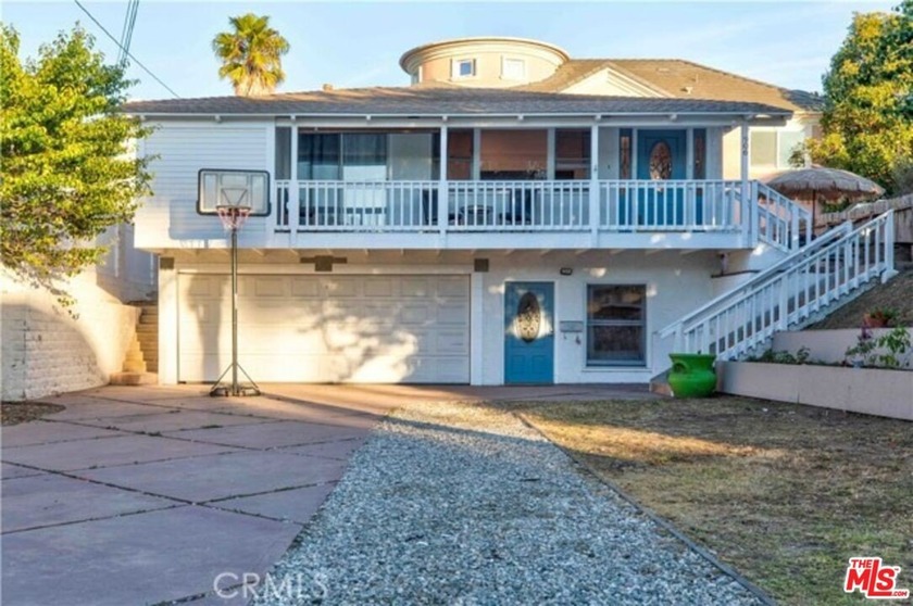 Discover the allure of this charming Redondo Beach property, set - Beach Home for sale in Redondo Beach, California on Beachhouse.com