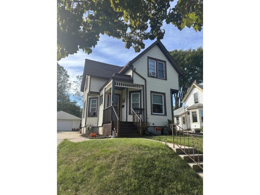 Nestled in very desirable neighborhood  this duplex offers a - Beach Home for sale in Port Washington, Wisconsin on Beachhouse.com